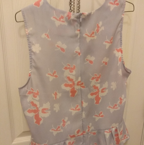 Floral Peplum Top - Picture 3 of 4